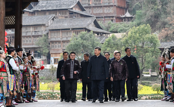 习近平在贵州考察时强调：坚持以高质量发展统揽...